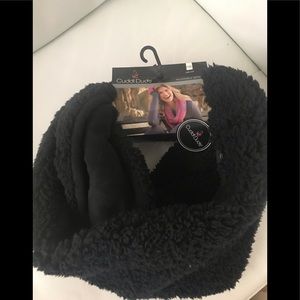 Reversible infinity scarf and knit mittens